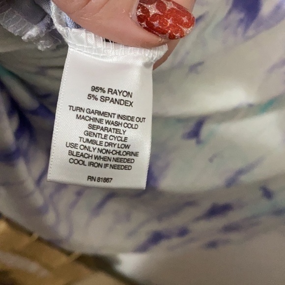 Signature Studio sleeveless top - Picture 7 of 7